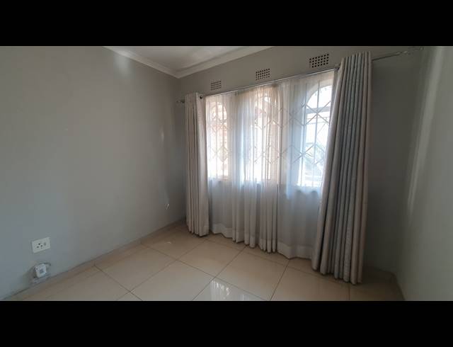 3 BEDROOM FREEHOLD FOR SALE IN BRACKENDOWNS